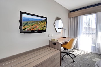 Standard Room, 1 King Bed, Balcony
