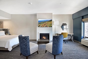 Suite, 1 Bedroom, Accessible (Mobility, Roll-In Shower)