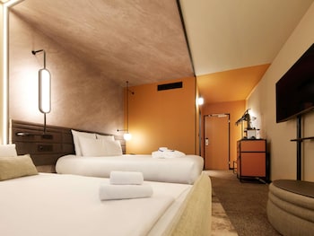 Family Room, 1 Queen Bed with Sofa bed