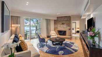 Suite, 1 King Bed (Federation)