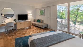 Classic Room, 1 King Bed, Lagoon View