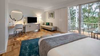 Classic Room, 1 King Bed, Club Lounge Access, Marina View