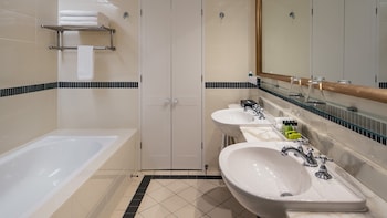 Suite, 1 King Bed with Sofa bed, Non Smoking (Queenslander)