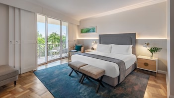 Classic Room, 1 King Bed, Club Lounge Access, Marina View
