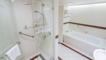 Classic Room, 1 King Bed, Marina View