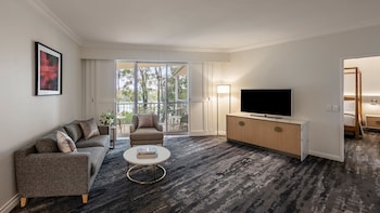 Suite, 1 King Bed with Sofa bed, Garden View (Homestead)