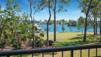 Classic Room, 1 King Bed, Club Lounge Access, Marina View