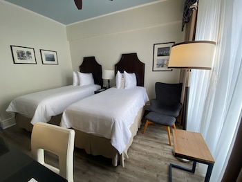 Standard Room, 2 Twin Beds (No Air Conditioning)