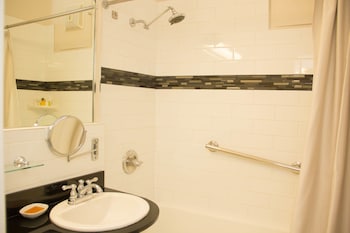 Standard Room, 1 Queen Bed (Hearing Impaired, No Air Conditioning)