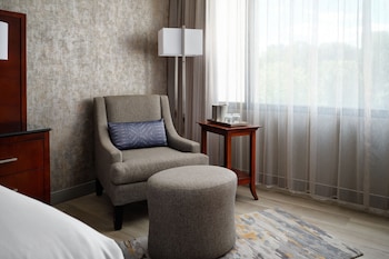 Deluxe Room, 1 King Bed (Mobility/Hearing Access, Roll-in Shwr)