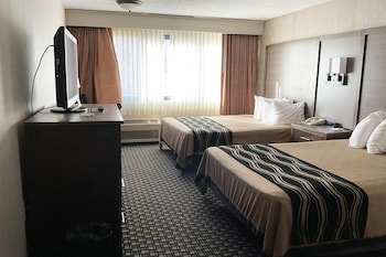 Room, 2 Queen Beds, Mobility Accessible, Non Smoking (Roll-in Shower)