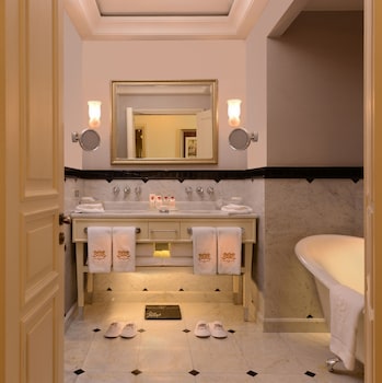 Senior Suite