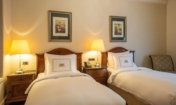 Deluxe Pera Side Room with Twin Bed