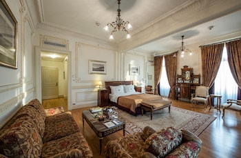 Senior Suite