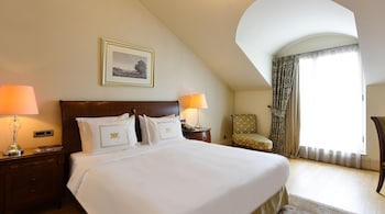 Deluxe Golden Horn Side Room with King Bed