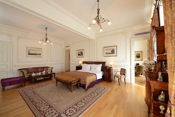 Senior Suite