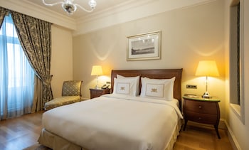Deluxe Golden Horn Side Room with King Bed