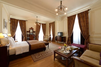 Senior Suite