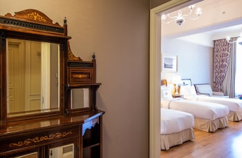 Grand Pera Studio Triple Room