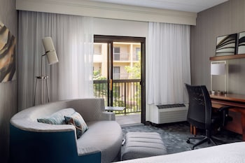 Deluxe Room, 1 King Bed with Sofa bed, Balcony, Courtyard View (Balcony Courtyard View)