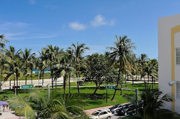 Room, 1 Queen Bed, Partial Ocean View