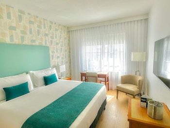 Room, 1 King Bed, Partial Ocean View