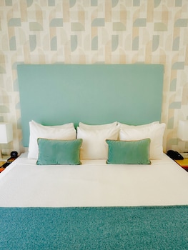 Classic Room, 1 King Bed