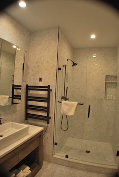 House (9 Bedroom Platinum Residence)