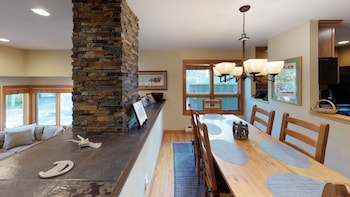 Condo, 2 Bedrooms (Gold)