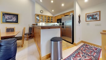Luxury Condo, 1 Bedroom (Platinum)