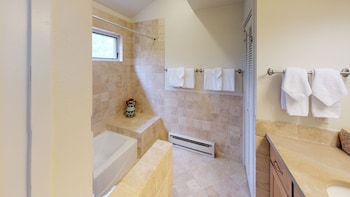 Condo, 2 Bedrooms (Gold, with Loft)