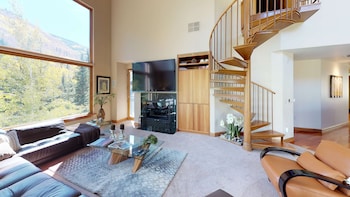 Luxury Condo, 4 Bedrooms (Platinum)