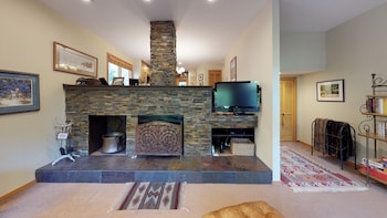 Condo, 2 Bedrooms (Gold)