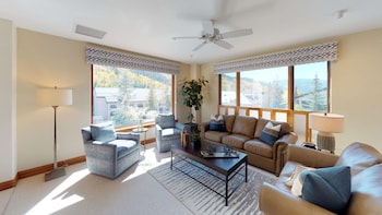Condo, 2 Bedrooms