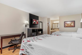Deluxe Room, 2 Queen Beds, Smoking
