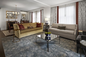 Suite, 1 Bedroom (Dining Area)