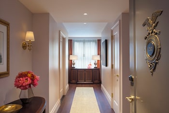 Suite, 1 Bedroom (Dining Area)