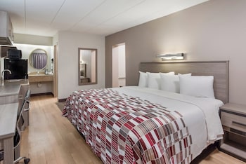 Suite, 1 King Bed, Kitchen (Jetted Tub, Smoke Free)