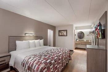 Suite, 1 King Bed, Kitchen (Smoke Free)