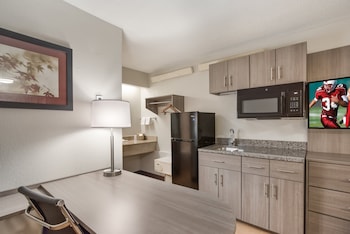 Suite, 1 King Bed, Kitchen (Smoke Free)