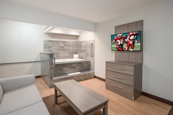 Suite, 1 King Bed, Kitchen (Jetted Tub, Smoke Free)