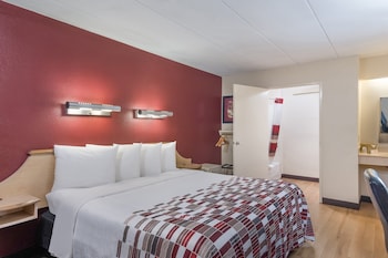 Deluxe Room, 1 King Bed, Accessible (Smoke Free)