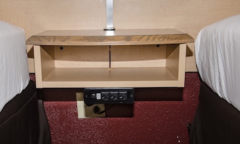Suite, 1 King Bed, Kitchen (Smoke Free)