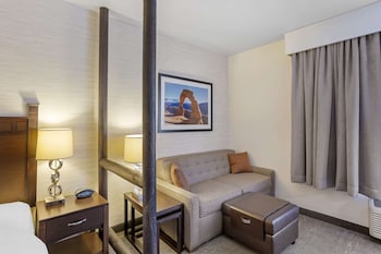 Suite, 1 King Bed, Accessible, Non Smoking