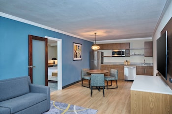 Suite, 1 King Bed, Kitchen