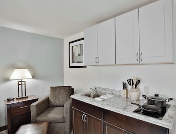 Standard Room, 1 Queen Bed, Non Smoking, Kitchenette