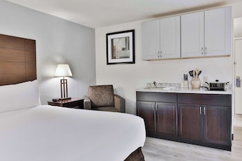 Standard Room, 1 Queen Bed, Non Smoking, Kitchenette