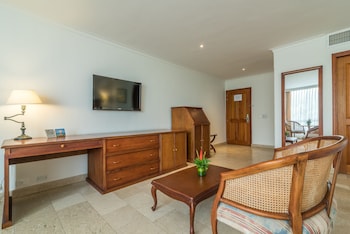 1 King Bed, Studio