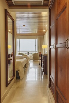 2 Double Beds