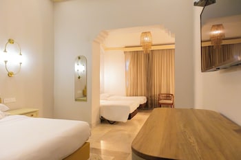 1 King Bed, 3 Single Beds, Superior Room, Family Room.